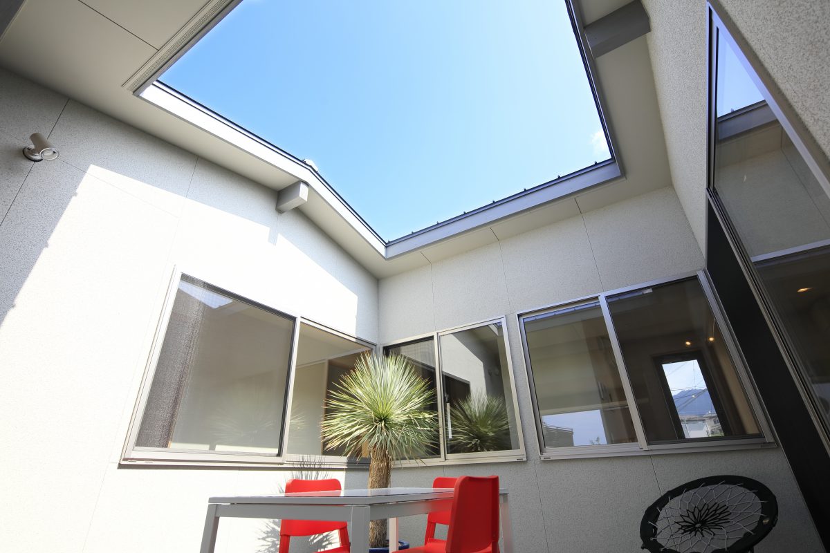  | FLAT HOUSE