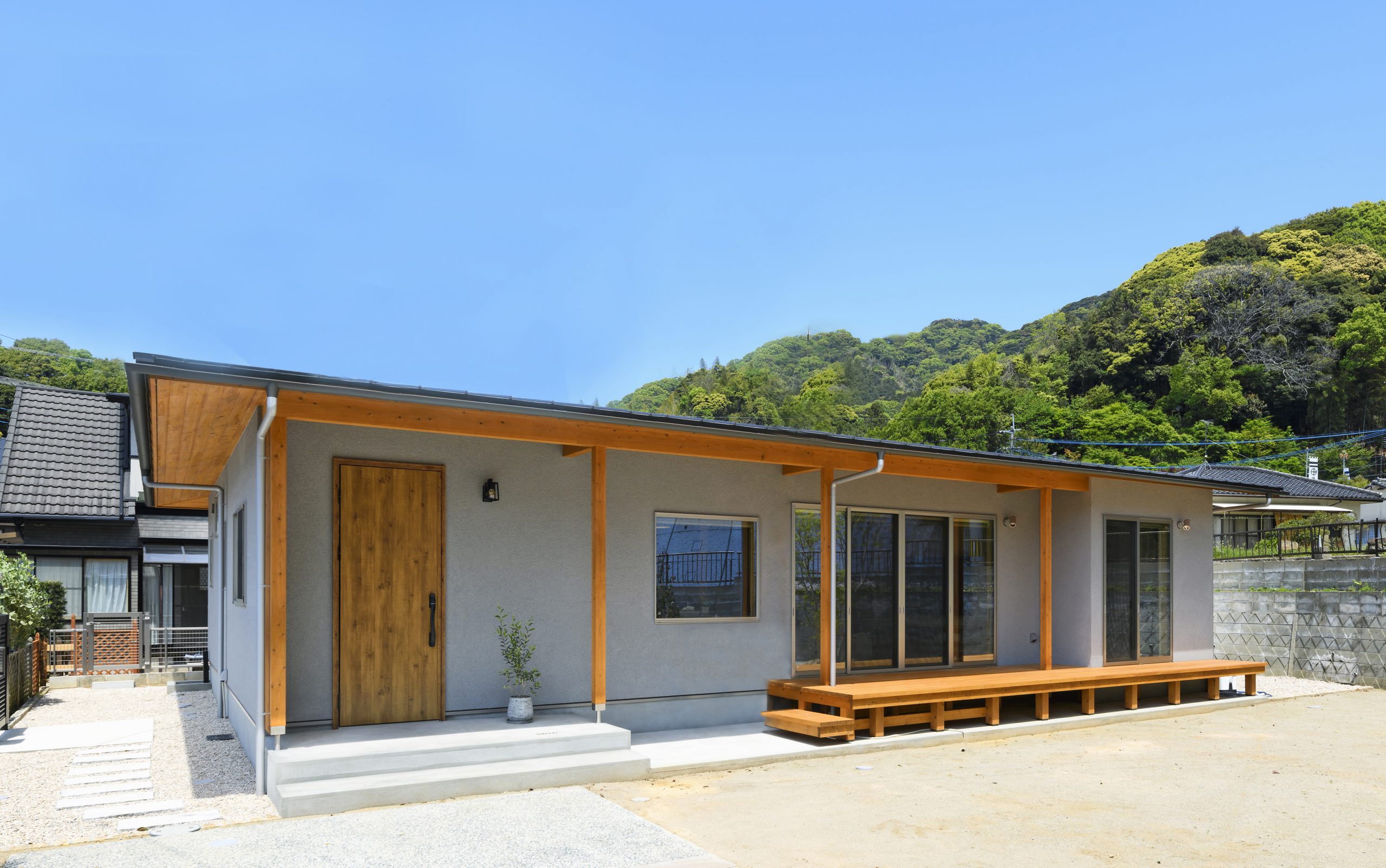 縁側のように寛げる平屋が魅力です。
