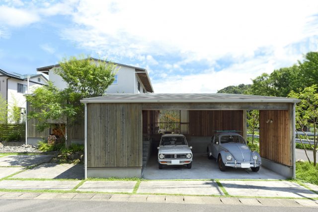 遊びながら暮らす自然に囲まれたガレージハウス