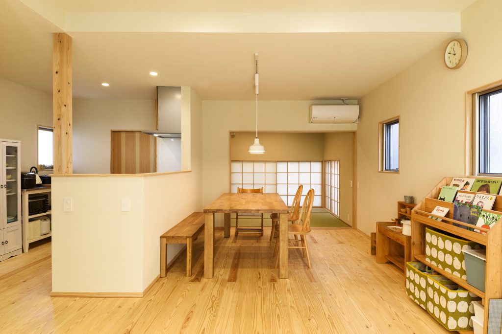 ダイニングキッチン | 田んぼに囲まれて暮らす家　　